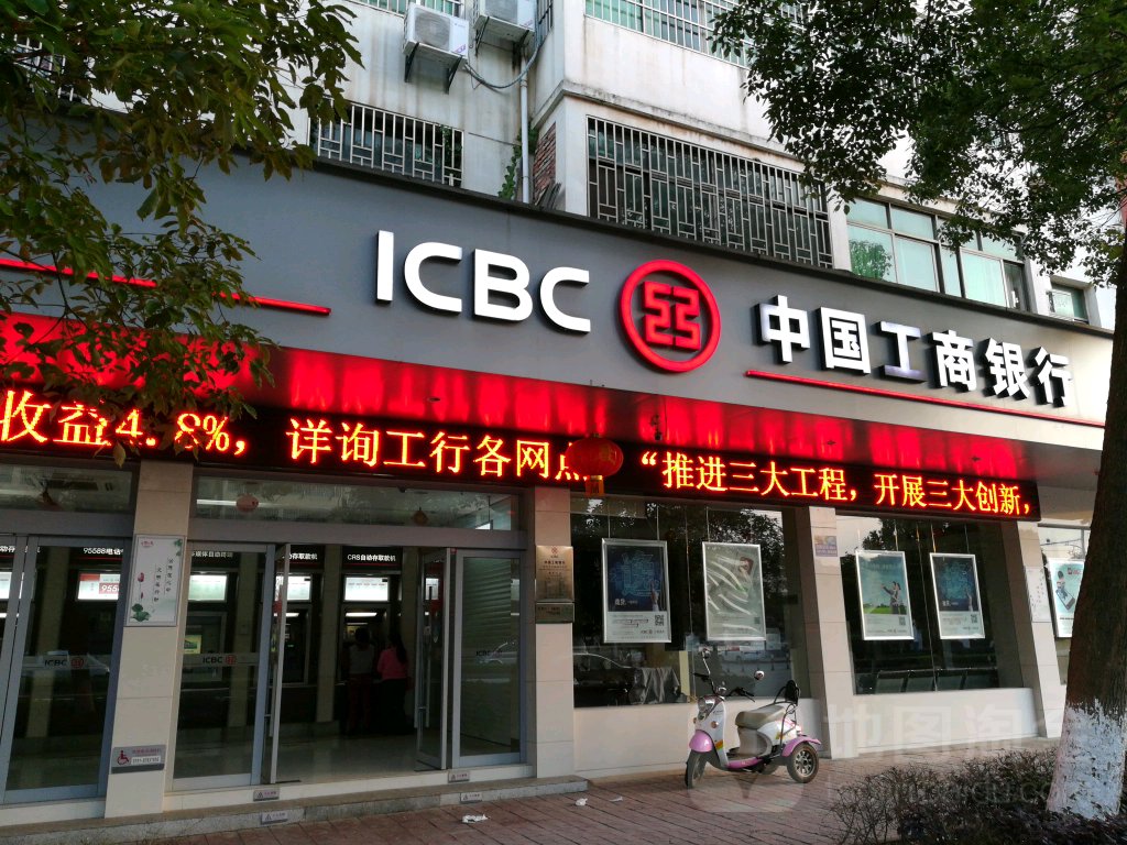 在银行存入30万元,定期三年,每年能有多少利息?内行人给出答案