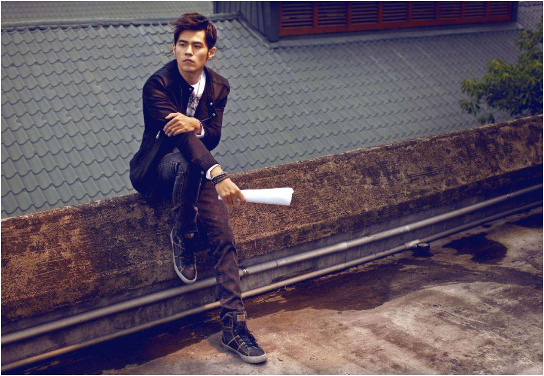 昆凌靠什么拿下周董?当她蹲在天王店铺墙角哭时,一切就已经注定