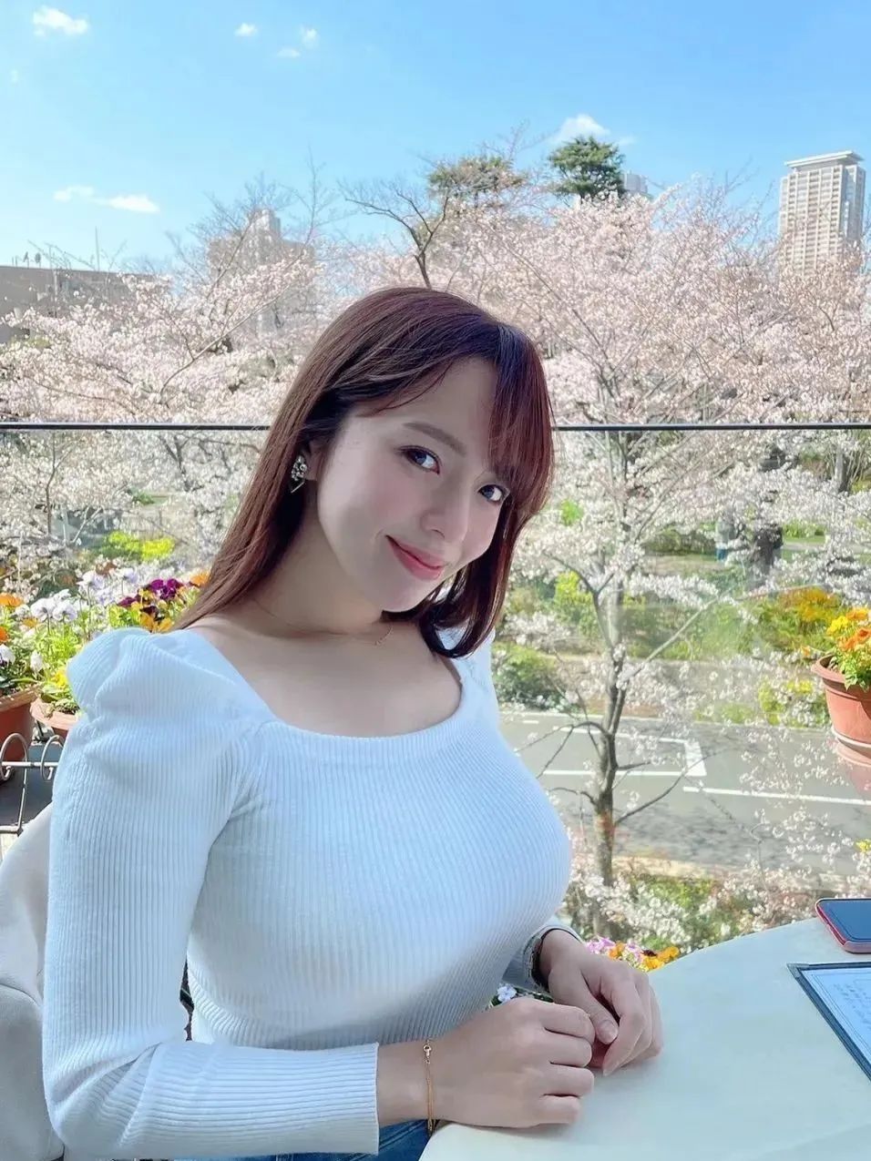 三岛奈津子的大灯不服不行