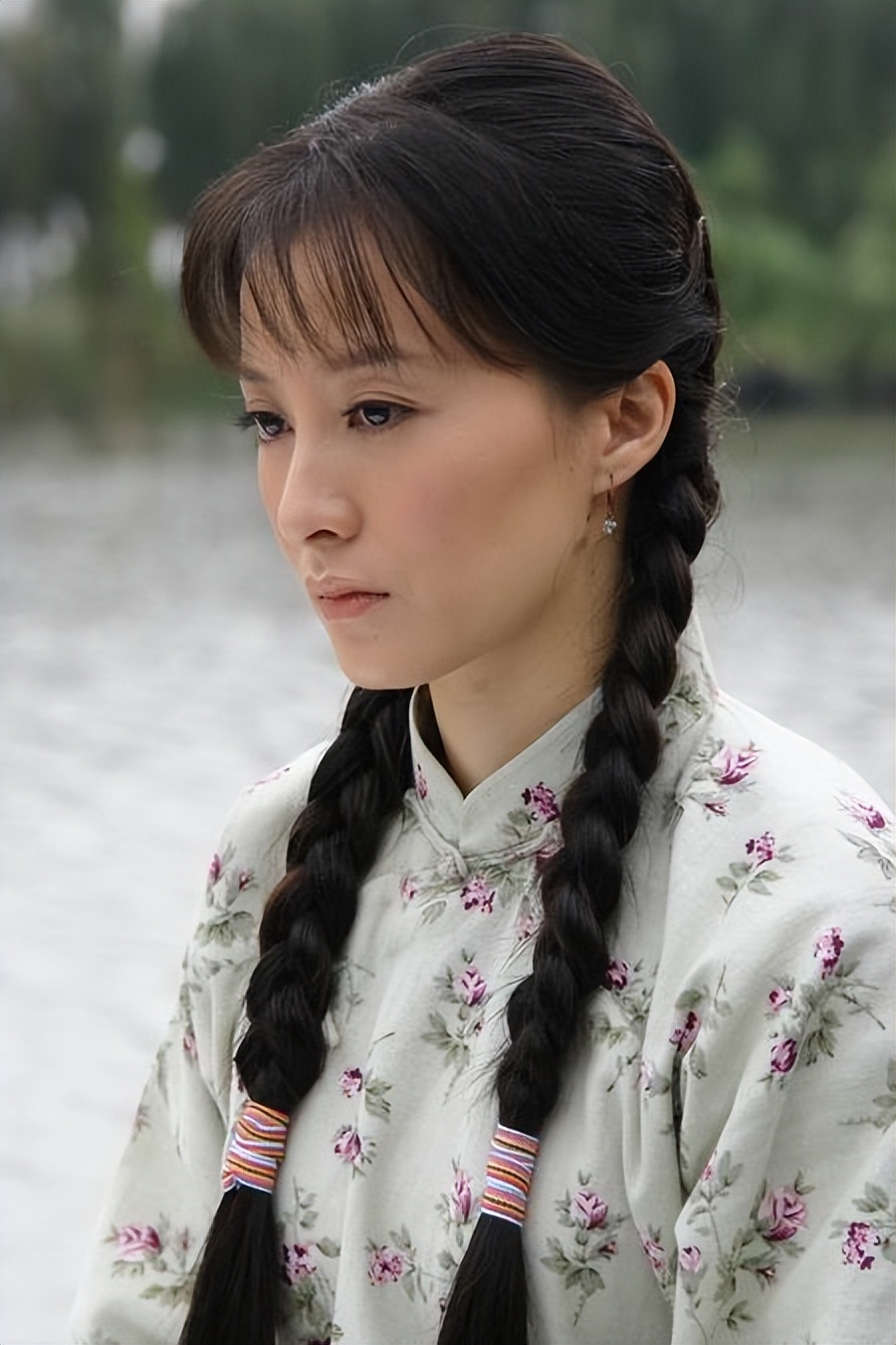 演员徐露:巅峰时退隐,嫁大7岁导演,48岁和19岁女儿似姐妹