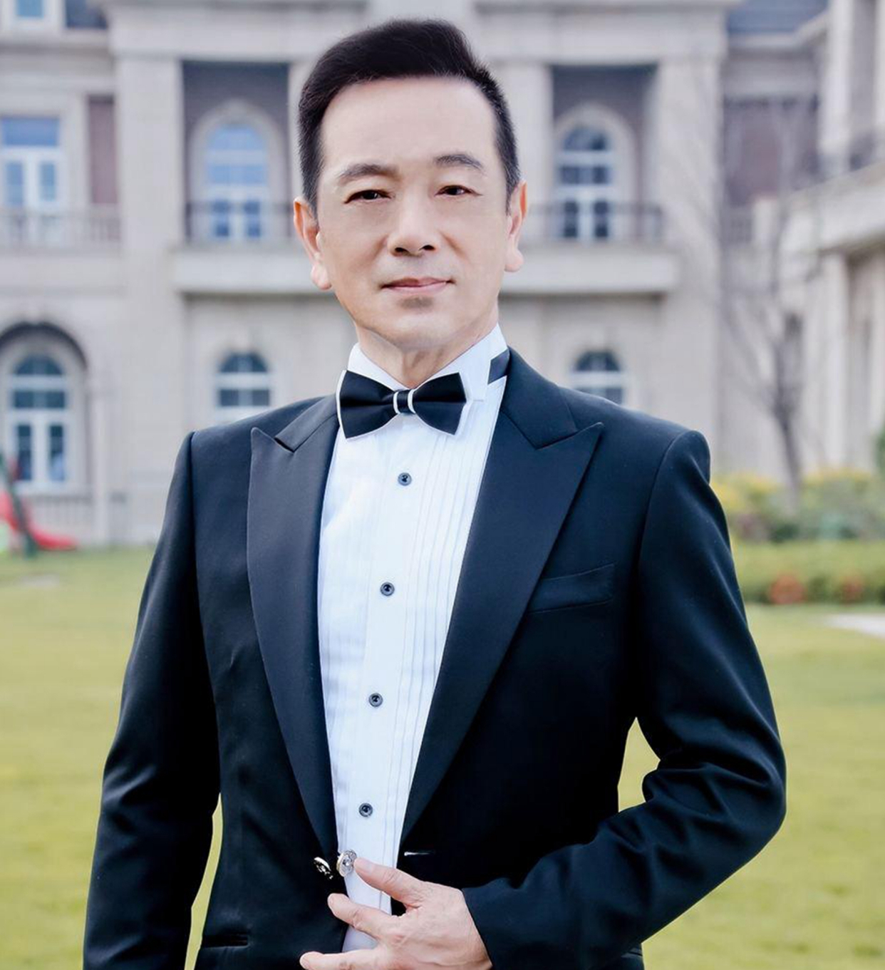 65岁的老戏骨张晨光:台上是"富豪专业户",台下却过得节衣缩食