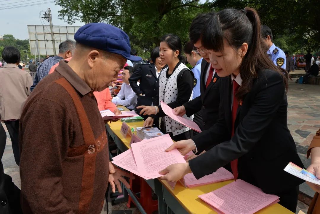 【教育整顿·英模篇】刘愉平:初心耀法徽 奉献守天平