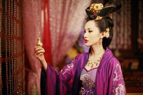 "3d女神"蓝燕:为走红甘愿拍三级,今上亿身家想做"国民老婆"