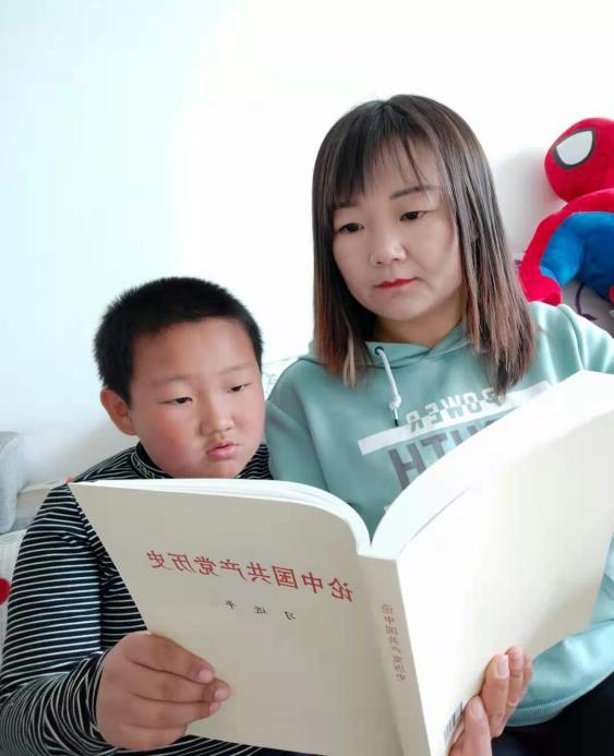 学党史 助成长| 瓜州:亲子阅读传承红色基因