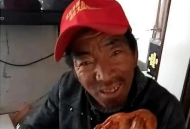 曾是乔四的金牌打手,香车美女夜夜笙歌,莫磊晚年却以捡垃圾为生