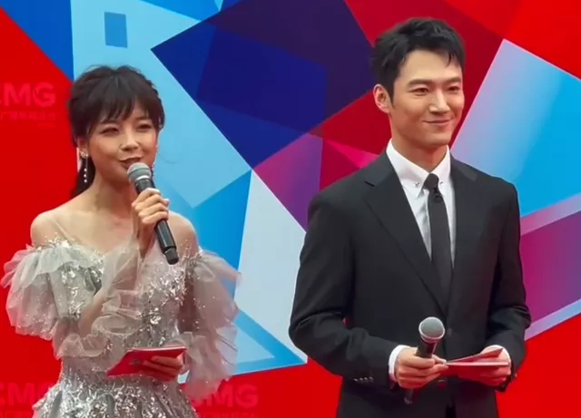 央视主持人内卷有多狠?才半年张韬的"官配"就从龙洋变成了王冰冰