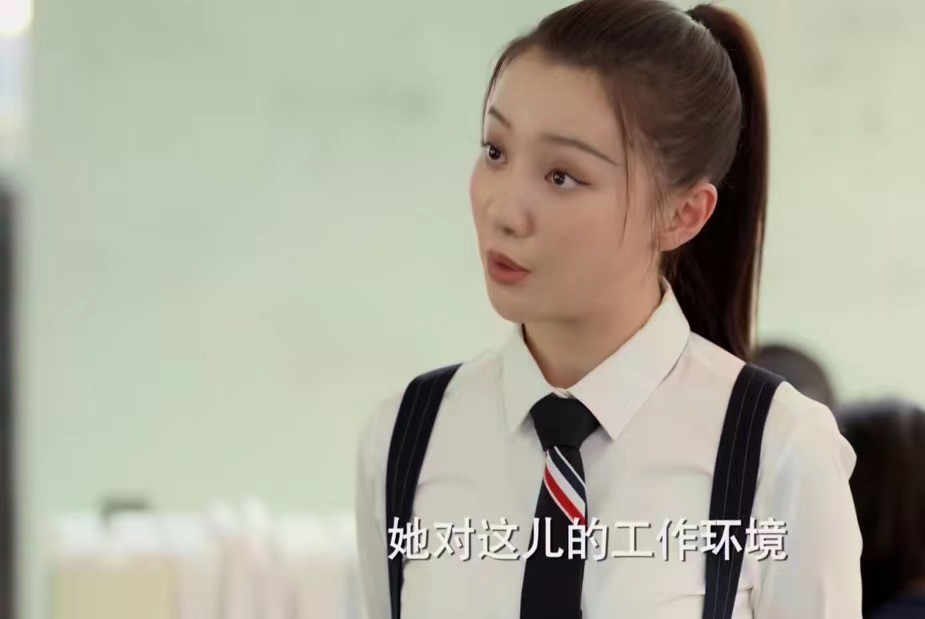 《玫瑰之战》校花美人王鹤润,长着一张马思纯的脸,演技惊鸿一瞥