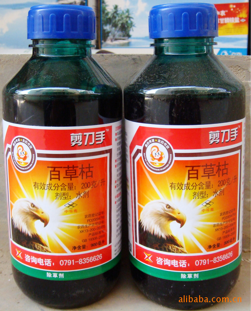 收费员为了12元,把菜贩子逼得喝毒药自杀,收费员:赔我50万