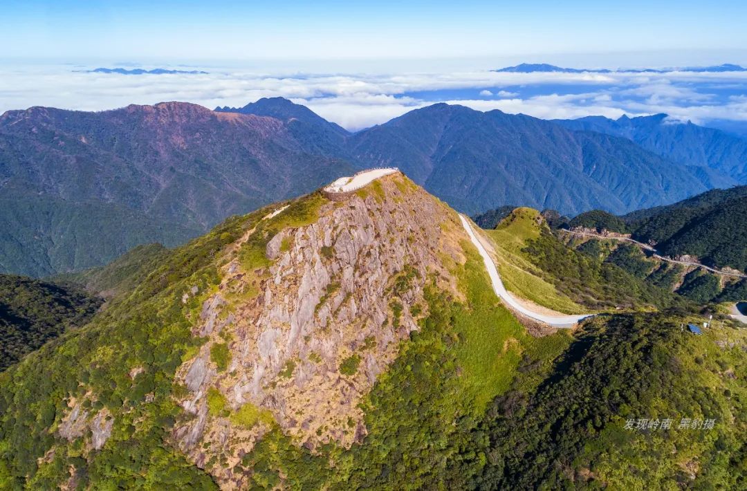 登顶广东最高观景平台,静看南岭群山云卷云舒!