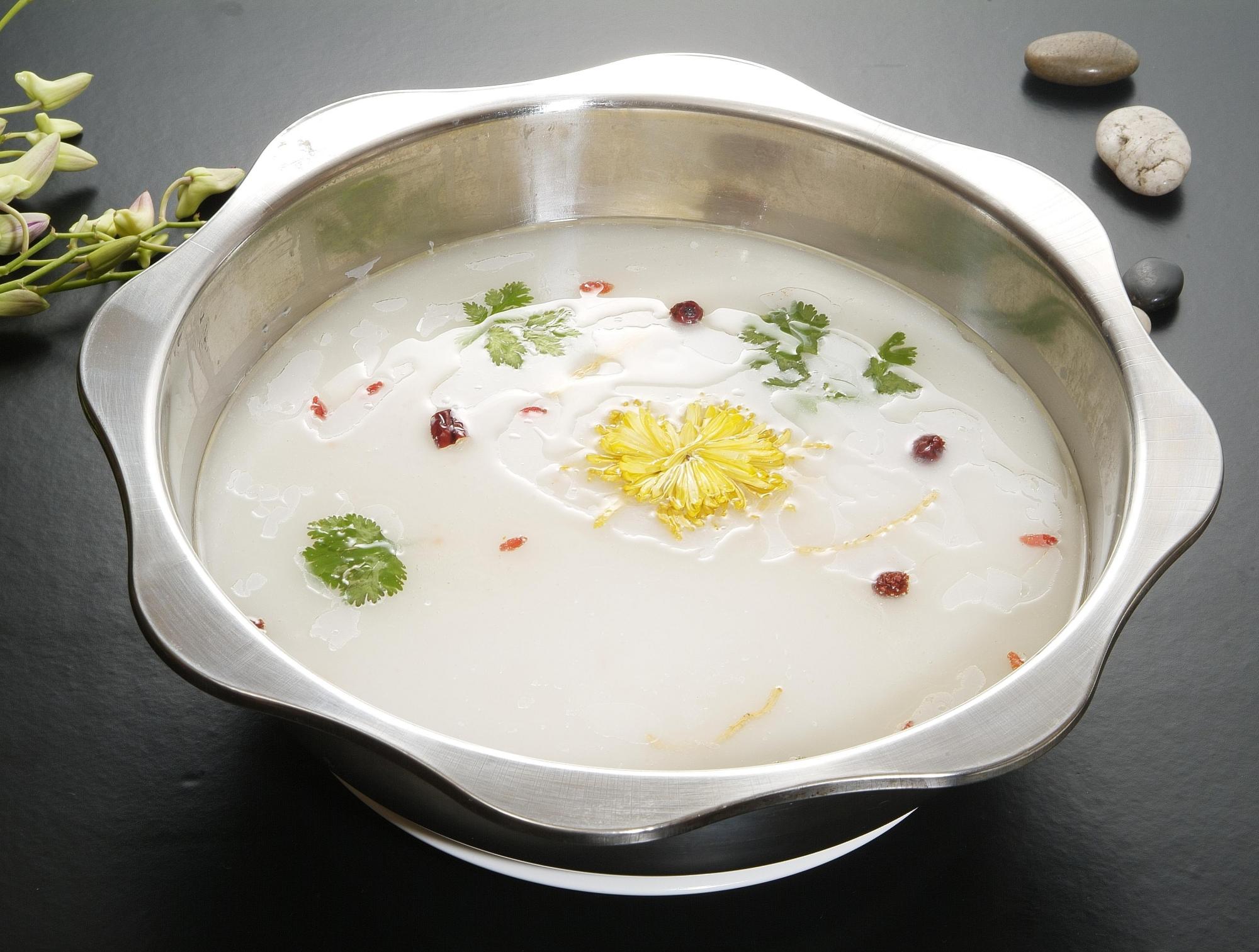 吃火锅,为何聪明人不点"清汤锅"?原来这么多猫腻,别再瞎点了