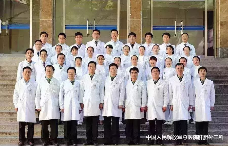 中国人民解放军总医院肿瘤外科刘荣教授团队成功实施肝癌切除术