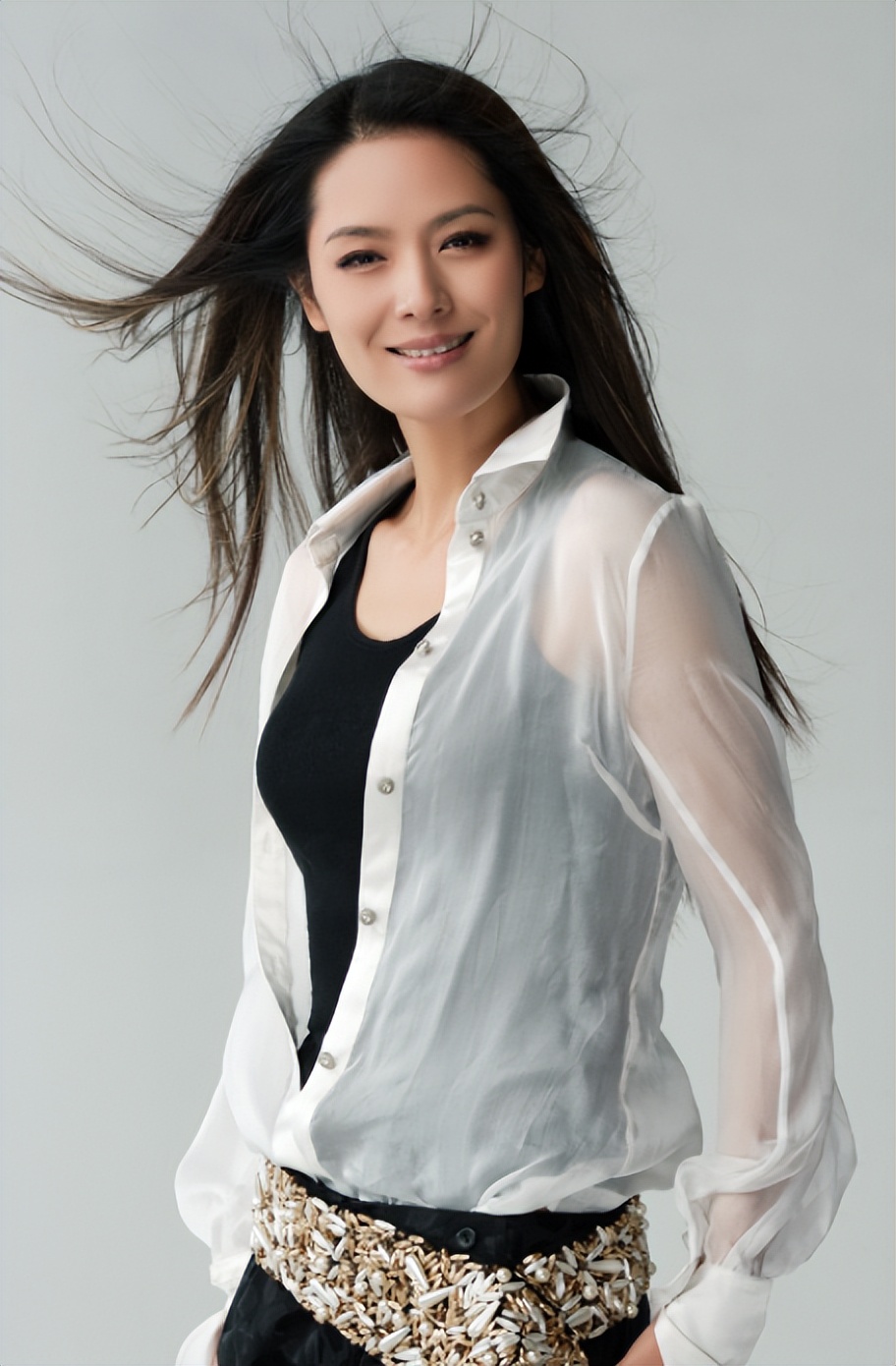 马艳丽和郎昆离婚16年了,两人的生活相差太大