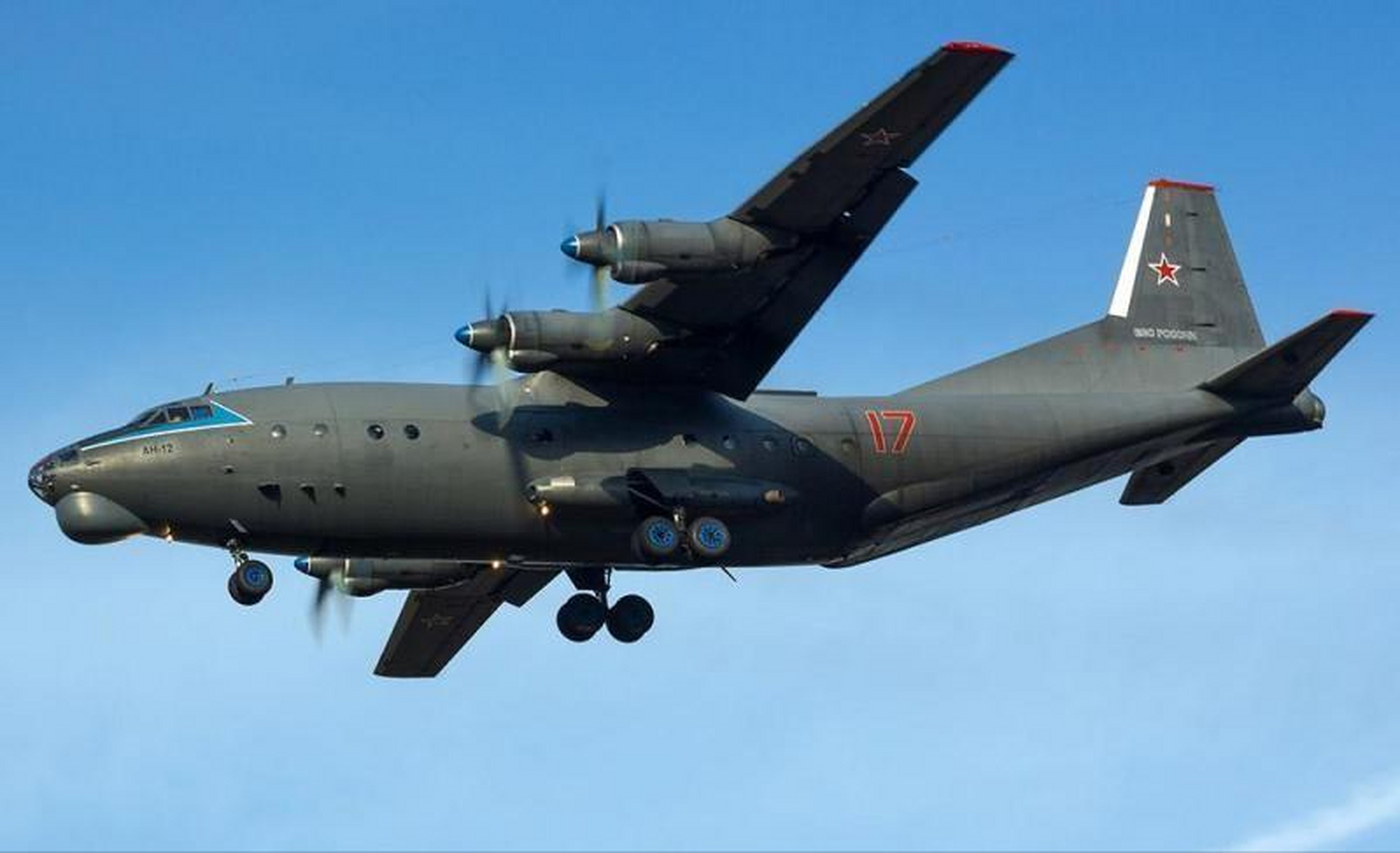 8架伊尔-76td大型战略运输机,是苏联伊留申设计局在上世纪八十年代末