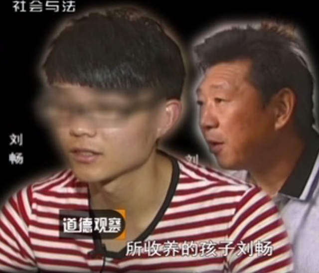 儿子被偷17年张彩虹得知内情,当她找回儿子后,买家让她赔偿30万