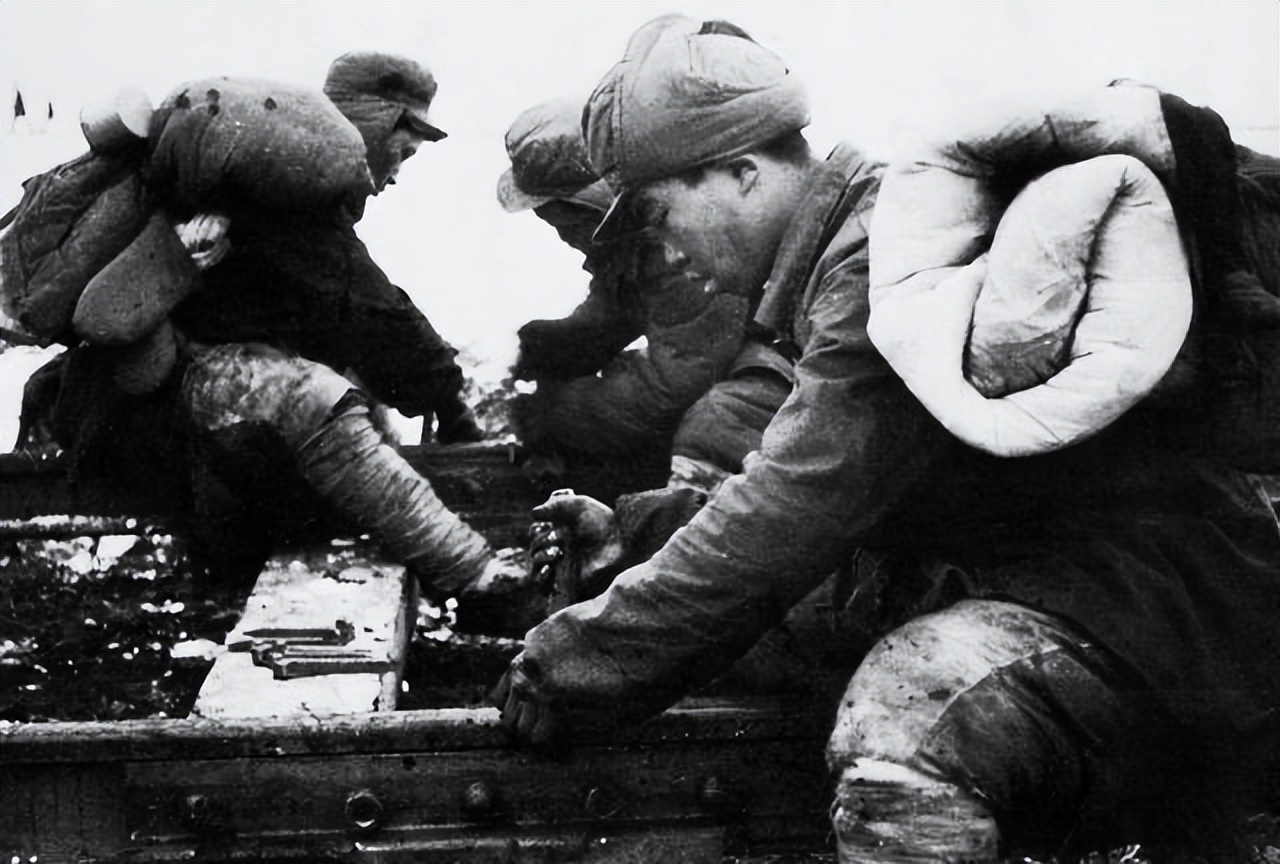 精锐骑兵被炮弹歼灭,马步芳怒砸山炮:这东西吃了我的马