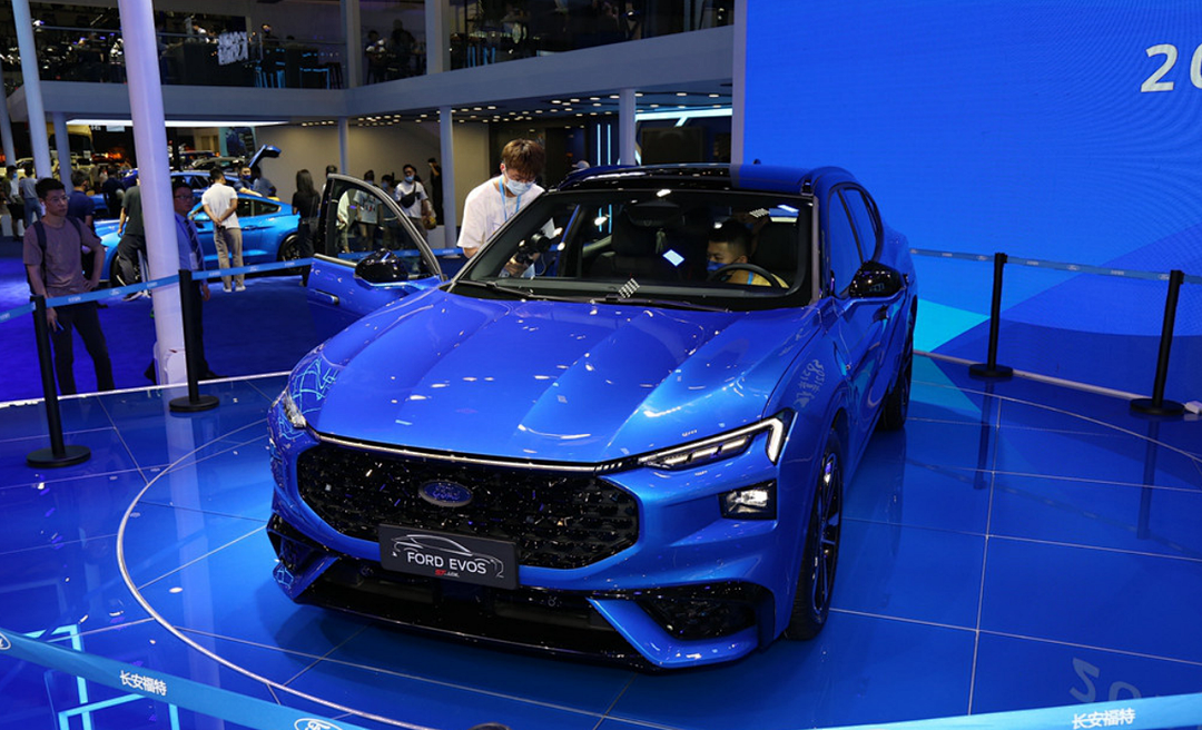 长安福特轿跑suv登场炫技,打出的宣传口号:激活你的肾