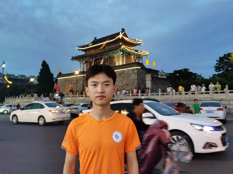 参加国防科大夏令营户外活动的陈子阳