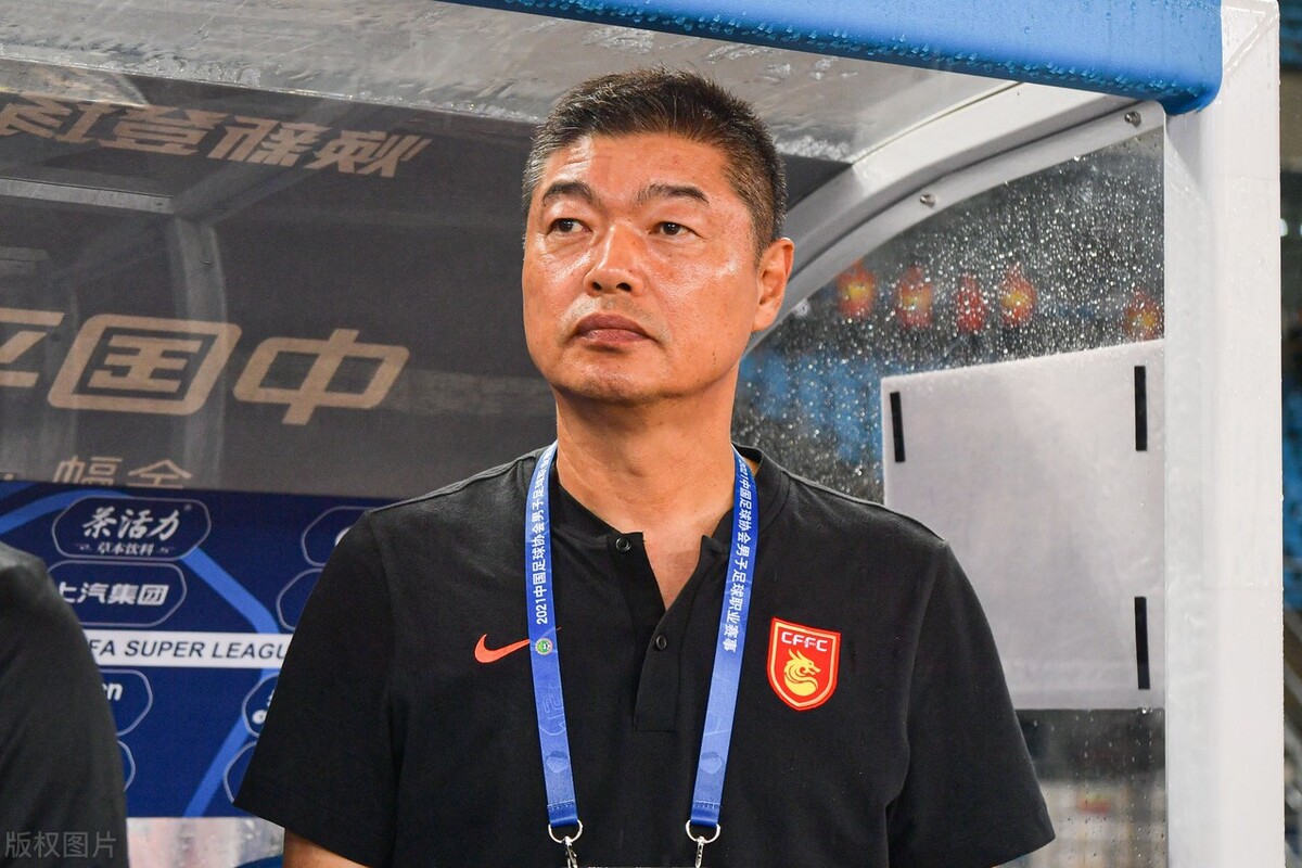 佩服!中超传出消息:河北队教练明知球队困难,依旧选择返回中国