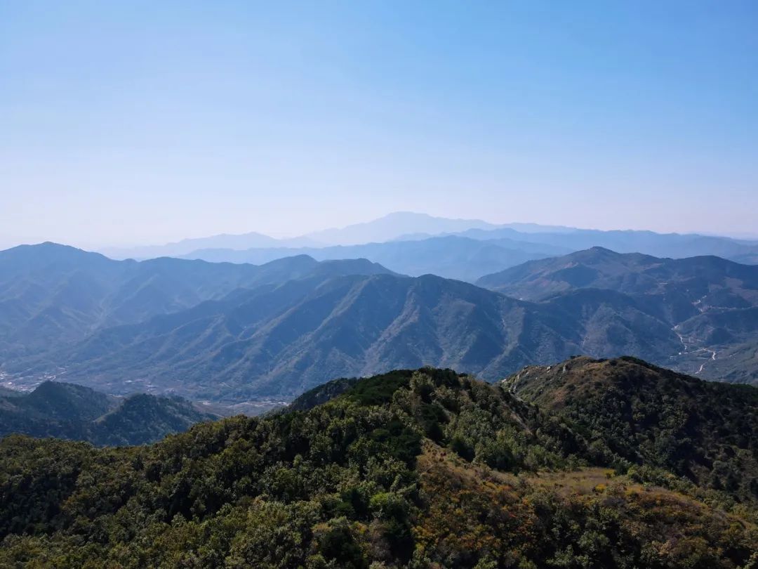 济南最高山梯子山渐入秋凉,原生态登山天花板,秋高气爽宜登高