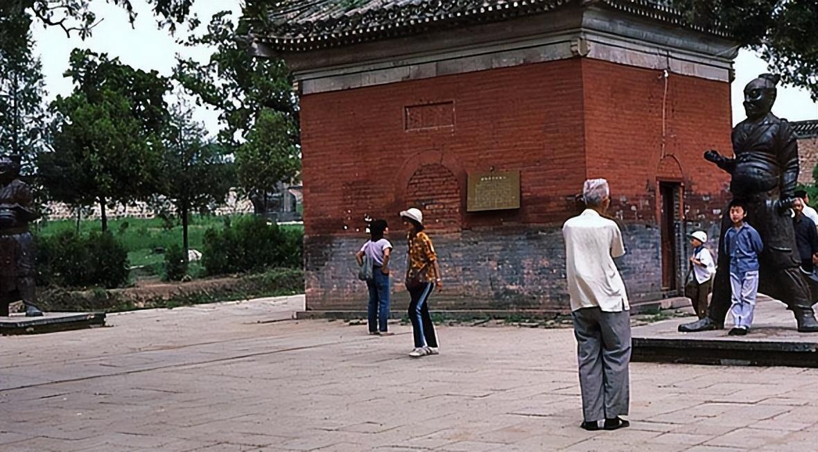 罕见老照片:一个美国小学老师,1983年突然来到少林寺