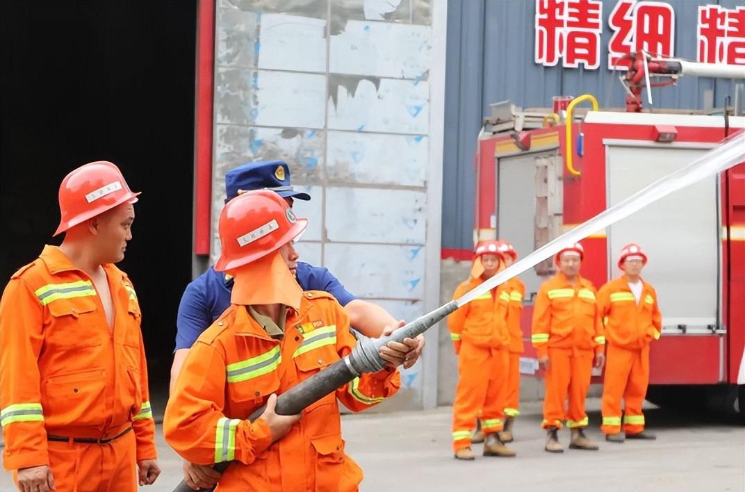 泸县毗卢镇组织开展综合消防培训演练