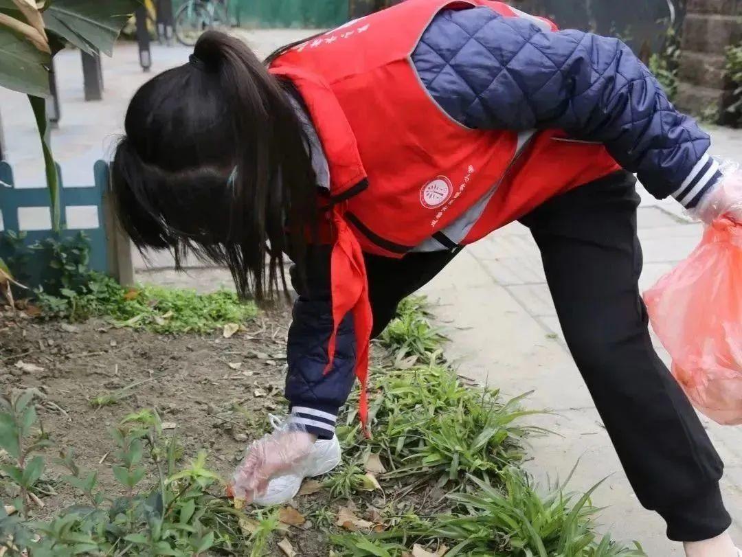 成都市雙眼井小學世界水日護河志願服務系列活動