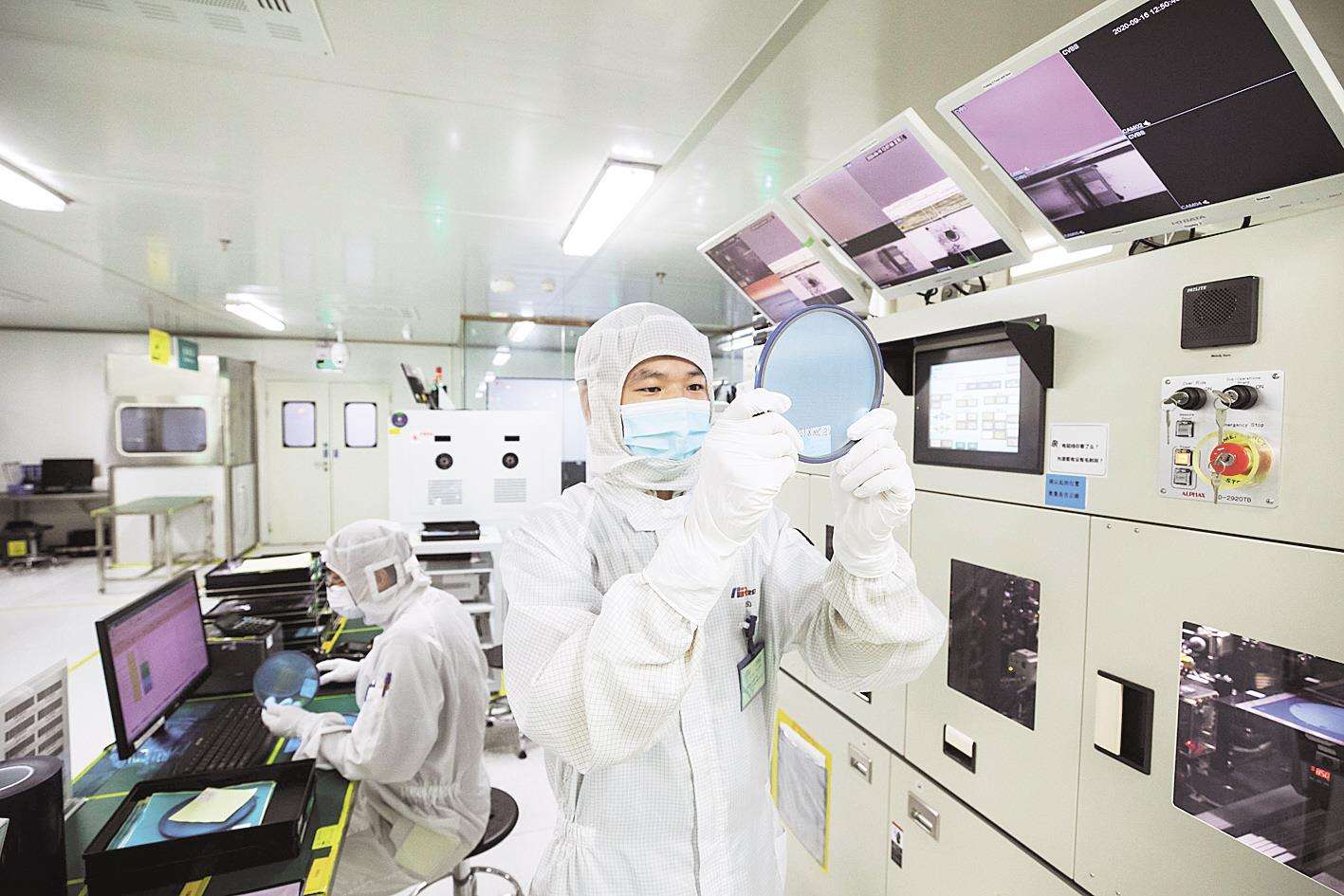 国产euv光刻机"换道超车"?采用"集群式",绕开美方封锁!