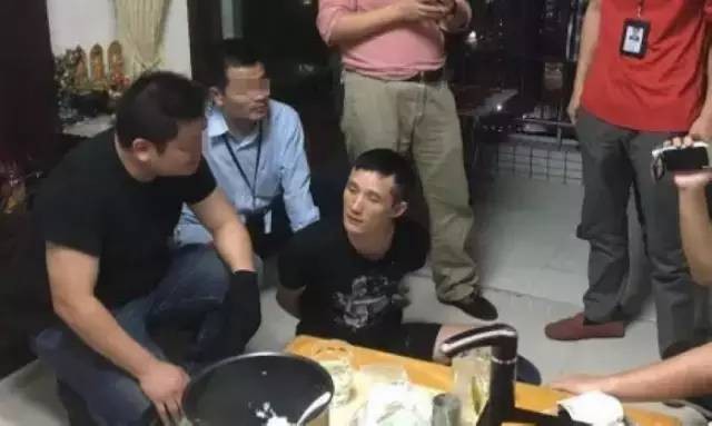 2016年,广东两吨毒品不翼而飞,警方百万悬赏,群众戴头盔领奖励