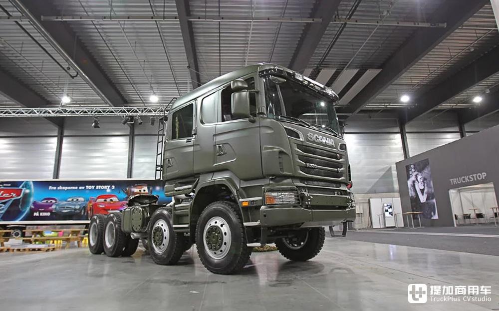 难得一见!斯堪尼亚r730 8x8军用牵引车亮相,实拍带你看配置多强