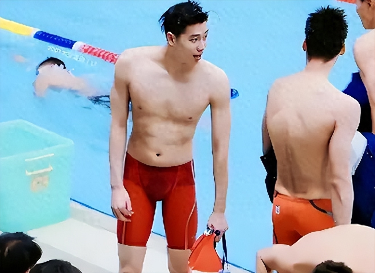 游泳男运动员身材图片