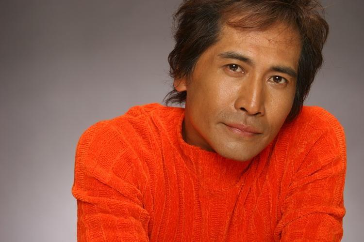 63岁齐秦宴会照爆出,头发稀疏大肚腩,与前女友王祖贤天差地别