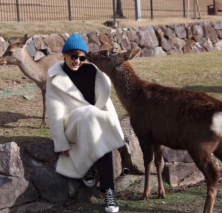 孙俪身材真的好,穿羽绒服也有小蛮腰,精致背肌连小姑娘都羡慕