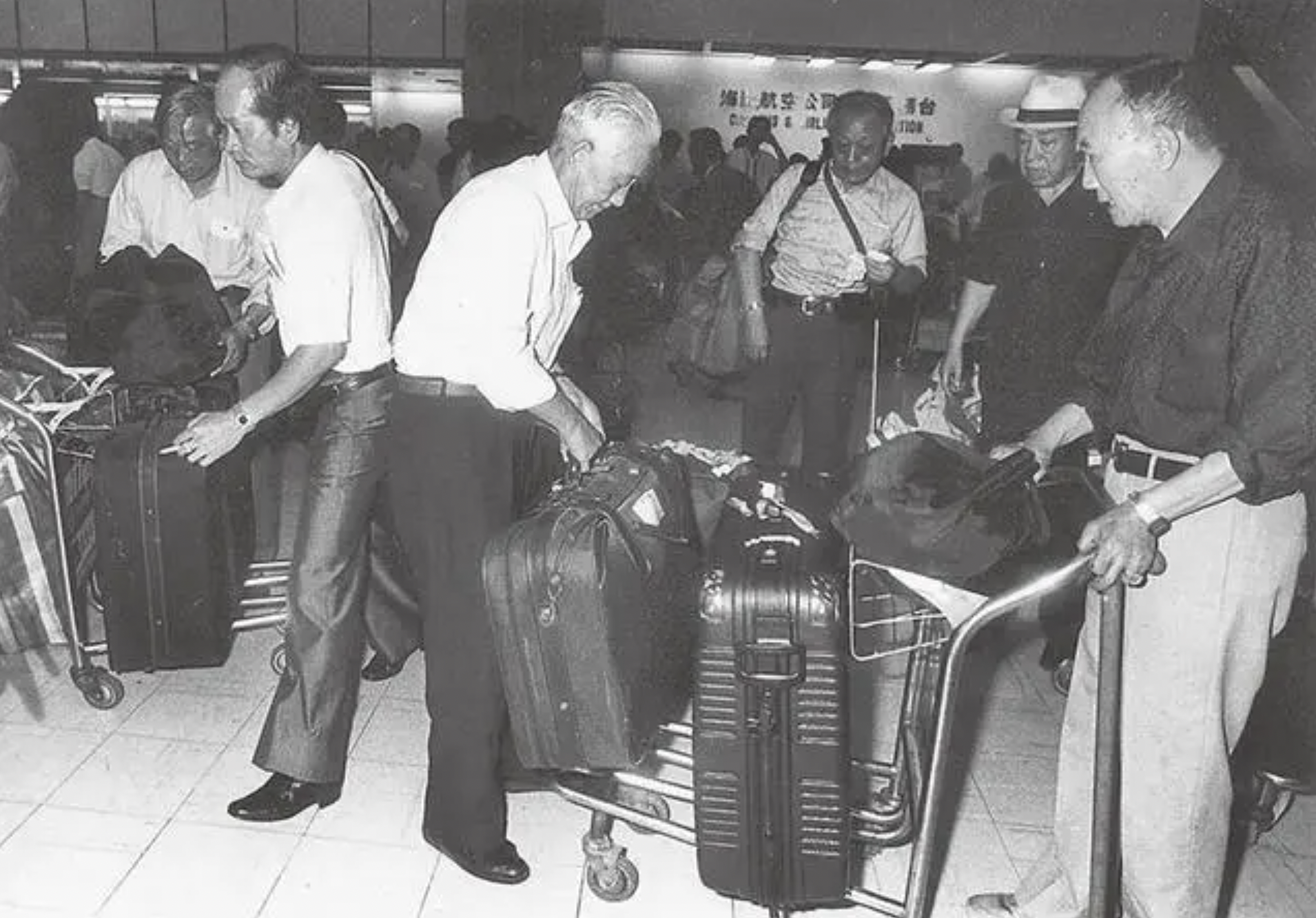 1983年,台湾老兵回乡探亲,原配妻子得知他已再婚:下次别回来了