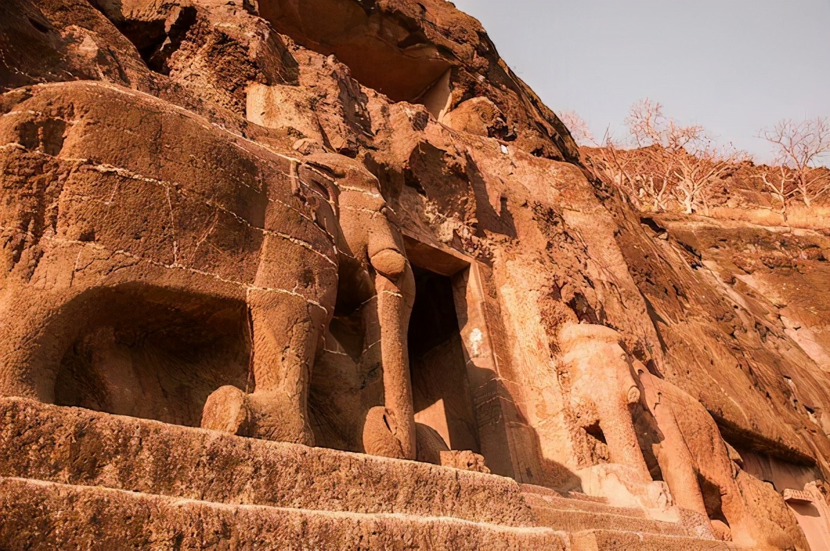 古印度的阿旃陀石窟群蹿红,壮观的历史文化遗产,让人大开眼界!