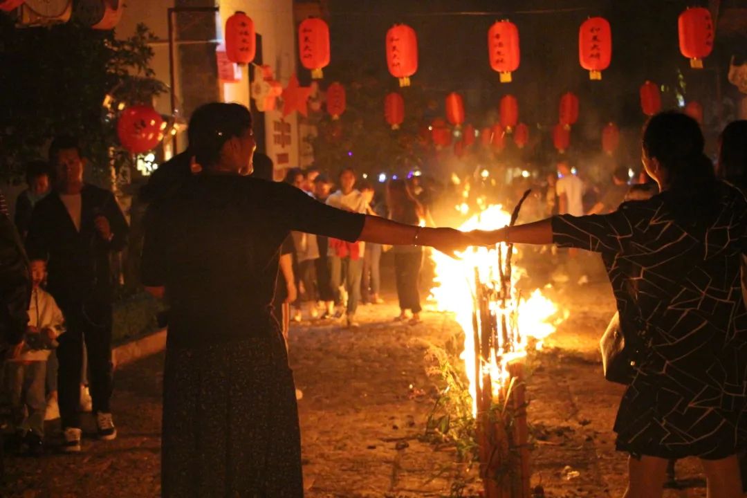 纳西族的传统节日风俗图片