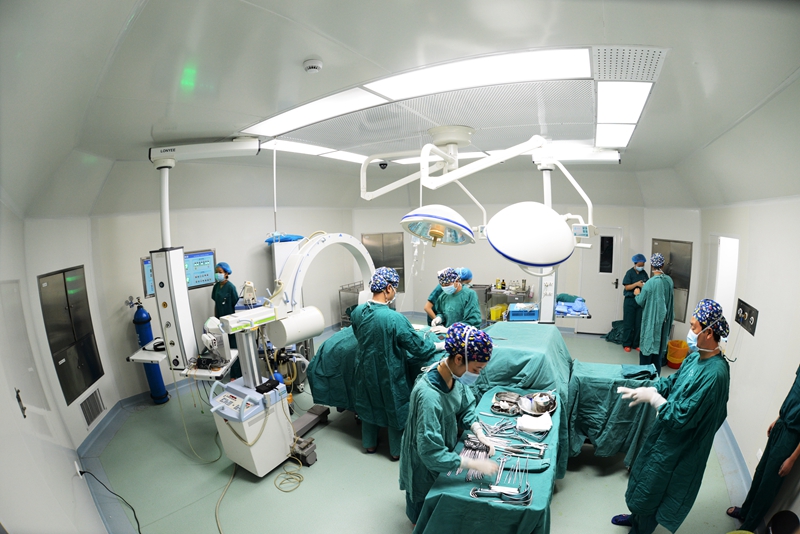 结肠粪性穿孔,该疾病是一种少见的急腹症,好发于老年人