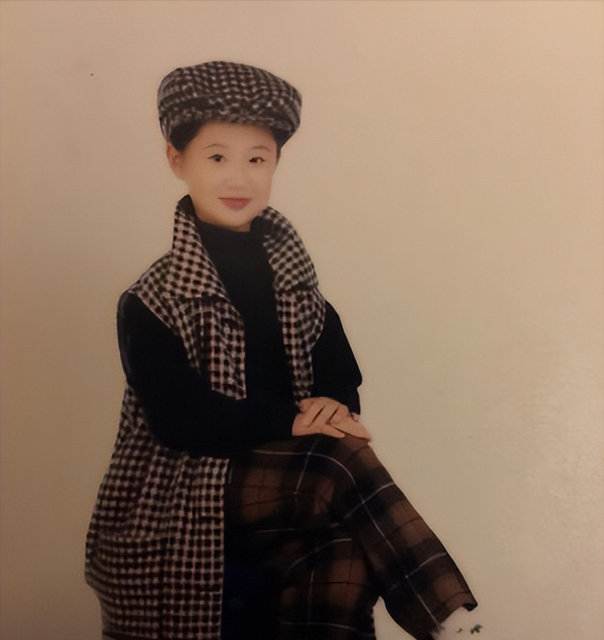 杨紫超早期童年照合集,肉嘟嘟的好可爱,你认出来了吗?