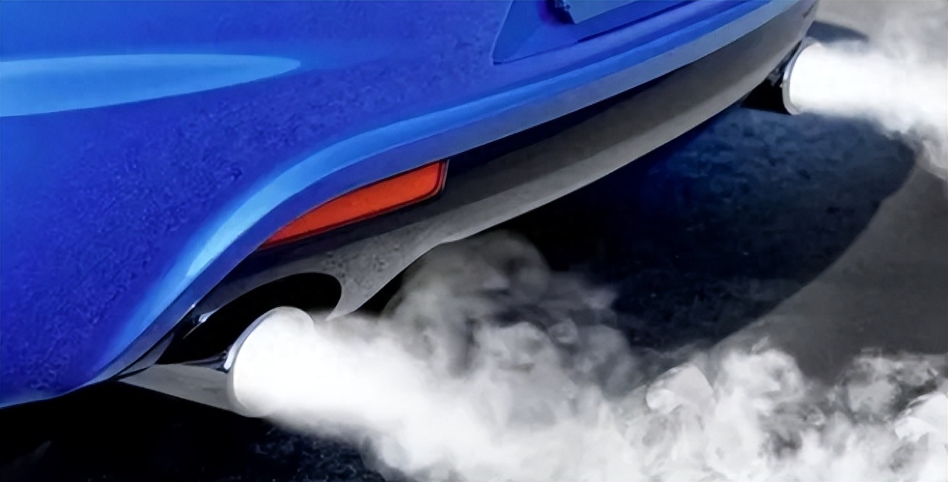 遇到汽车排气管冒白烟,喷水现象,是什么原因?如何诊断和预防