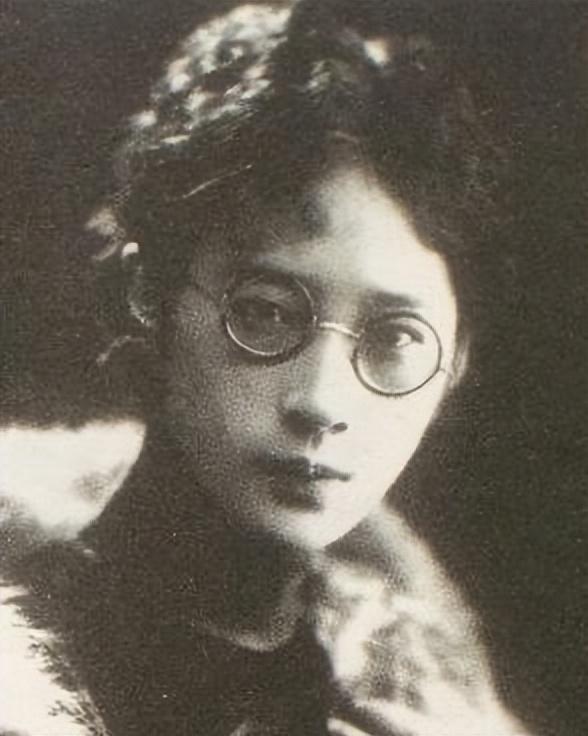 民国"名媛"陆英:生前曾怀14胎36岁油尽灯枯去世,可惜了红颜佳人