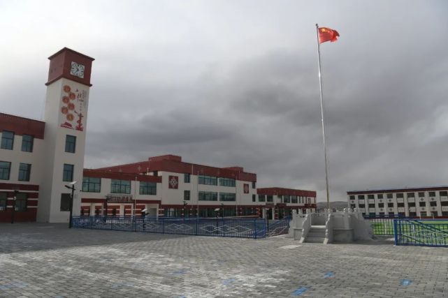 吴英杰在那曲市调研