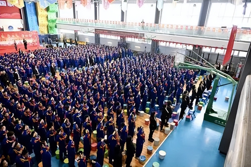 我们开学啦!"开学第一课 "开启多彩新学期