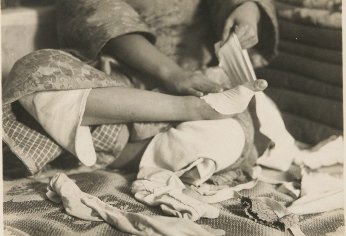 1932年女子缠足老照片,民国时期妇女缠足过程