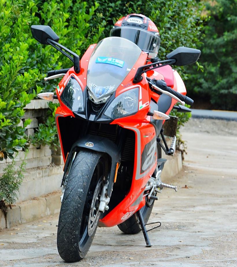 骑了三年的阿普利亚gpr125,跑山压弯没输过大排,都是9千转换挡