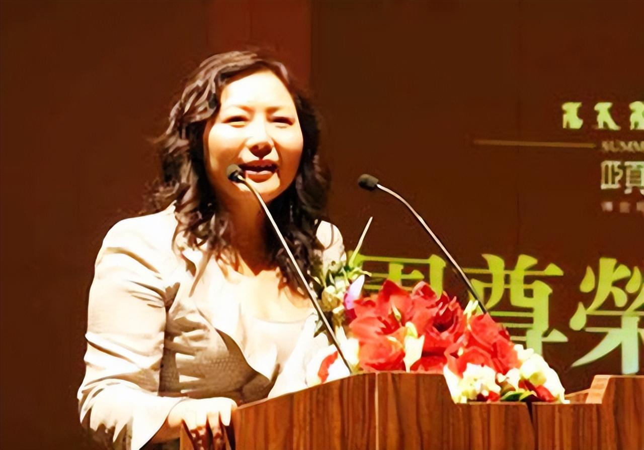 蔡奎:12年拿前妻280亿离婚费,花14亿购豪宅,娶空姐