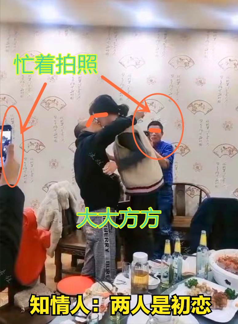 同学聚会玩游戏,一男一女搂着脖子喝酒,知情者:他们俩是初恋