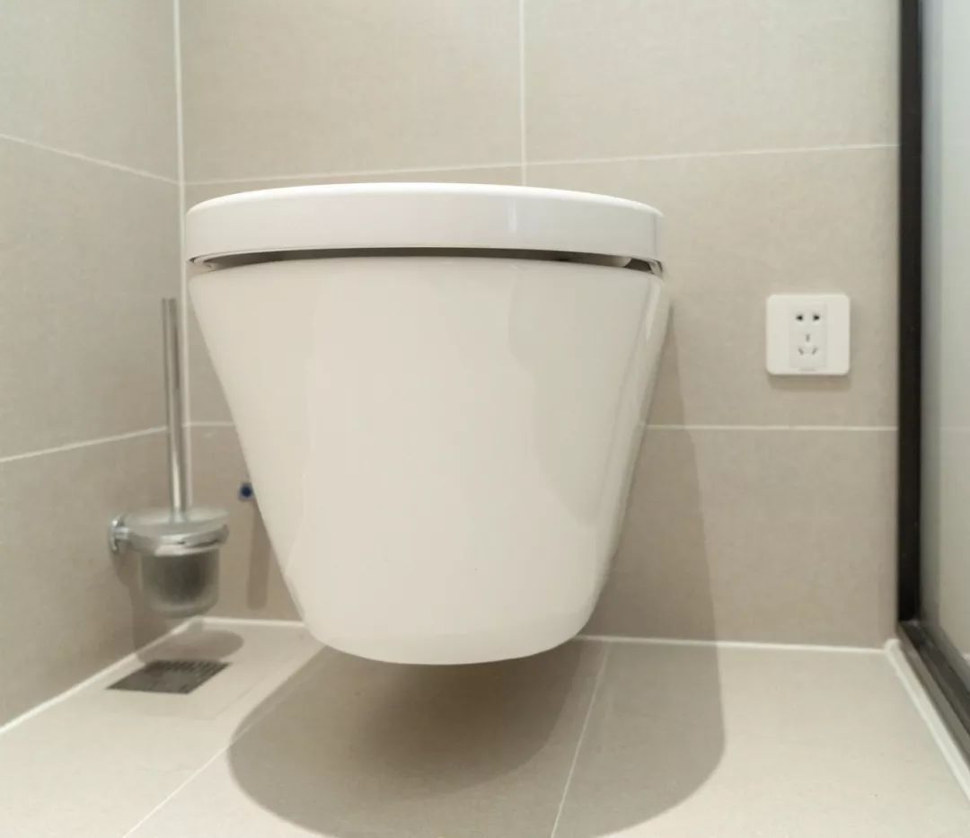 曾"爆火"的壁挂马桶,为何开始被人嫌弃?过来人:缺点太明显!