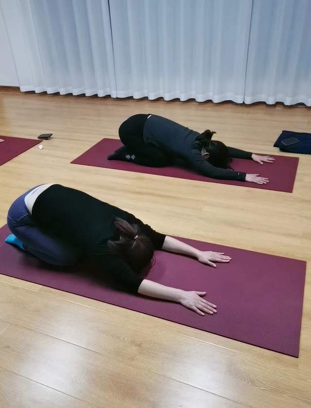 大拜式,放松身体,延展脊柱,快速恢复体能