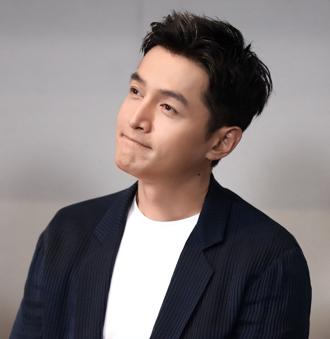 胡歌凌晨晒疤痕照,称对不起很多人,眼睛红肿乱剪头发,疑患抑郁