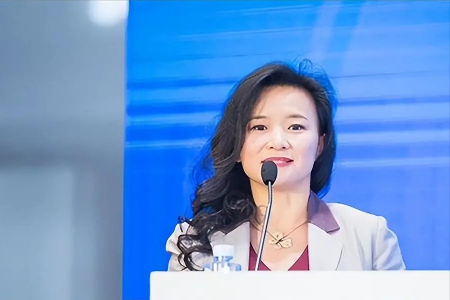 回顾潜伏央视20年"间谍":央视主持人成蕾,因一句口误暴露身份