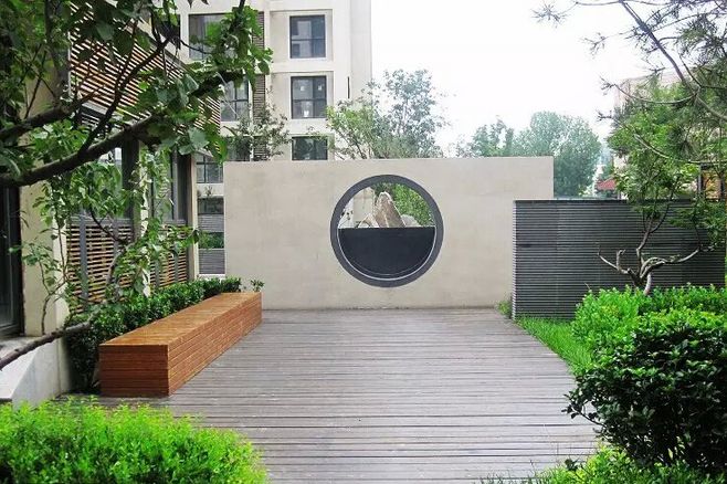 比如跟围墙结合在一起的景墙,主要是给景墙前面的